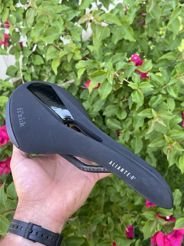 FIZIK ALIANTE R1 OPEN CARBON RAILS SADDLE LARGE