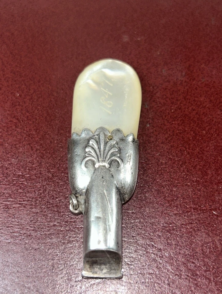 Antiguo juguete mordedor silbato bebé plata y madreperla 1847 marcado Foto 3 de 4