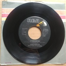 JOHN DENVER It Amazes Me 45 7" COUNTRY Vinyl Record RCA Records 1978