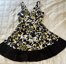 Woman’s Size 14 Yellow Black & White Floral Nine West Dress V Front & Back Dress