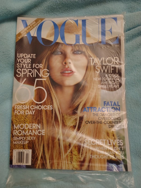VINTAGE magazine " VOGUE " FEBRUARY 2012 featuring TAYLOR SWIFT sealed unread 