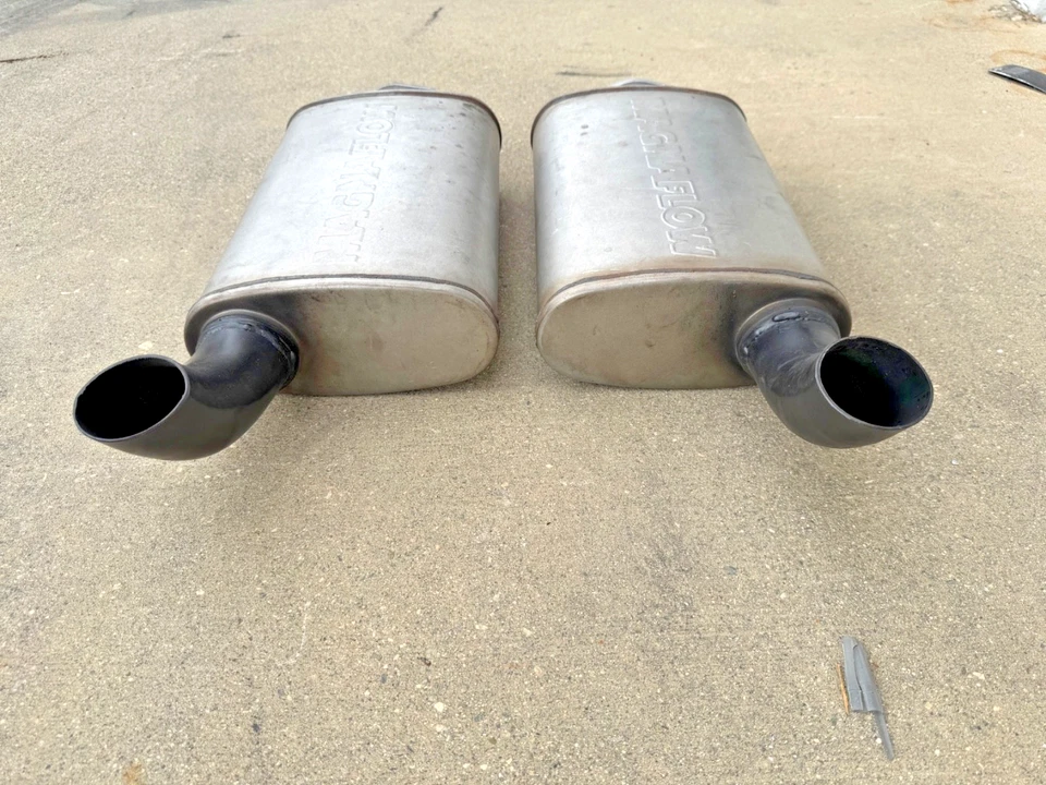 Magnaflow 排气消声器套装 (2) 来自雪佛兰 Corvette C3 1976 2 — 第 3/4 张图片
