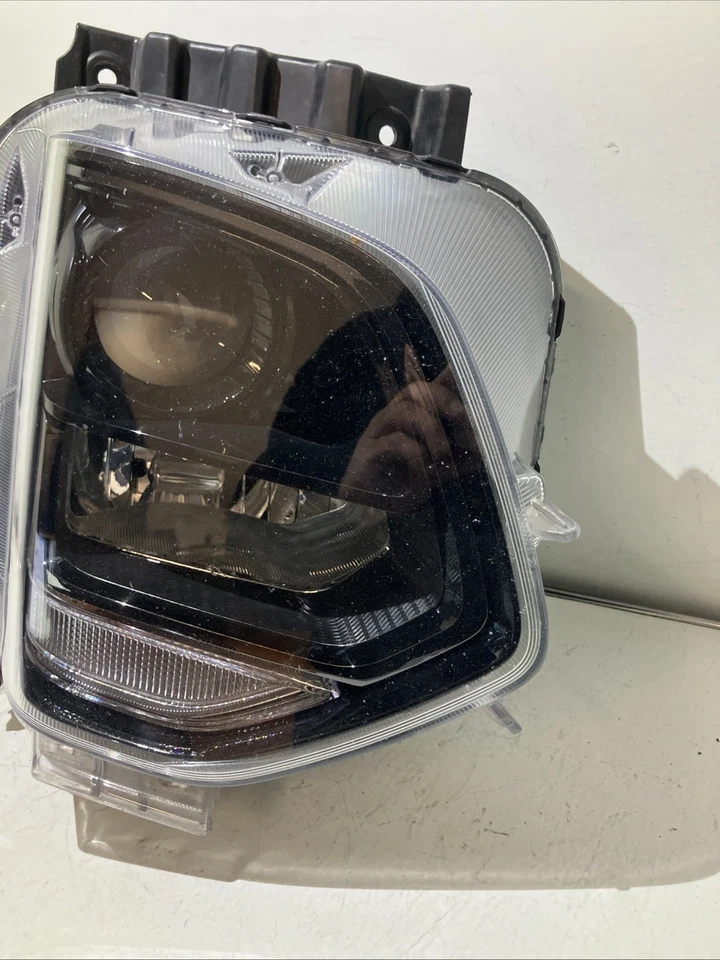 2019 2020 2021 Hyundai Santa Fe Passenger Right RH Halogen Headlight OEM 1727 - Image 2 of 4