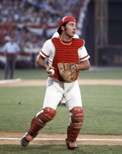 JOHNNY BENCH HALL OF FAME GREAT IN HIS CATCHERS GEAR  8x10 REDS