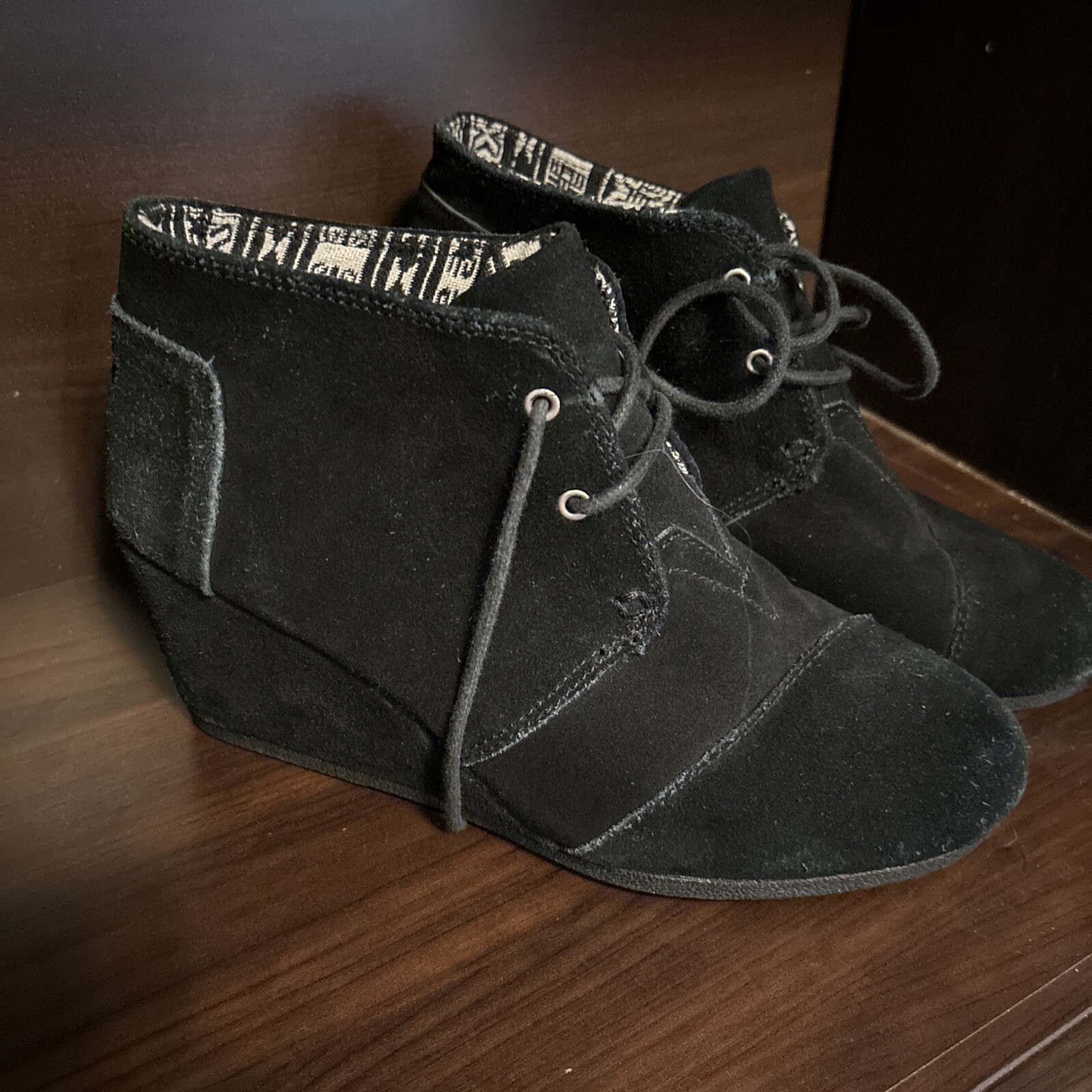 TOMS Black Suede Wedge Heel Lace Up Booties Ankle Boots W 8.5