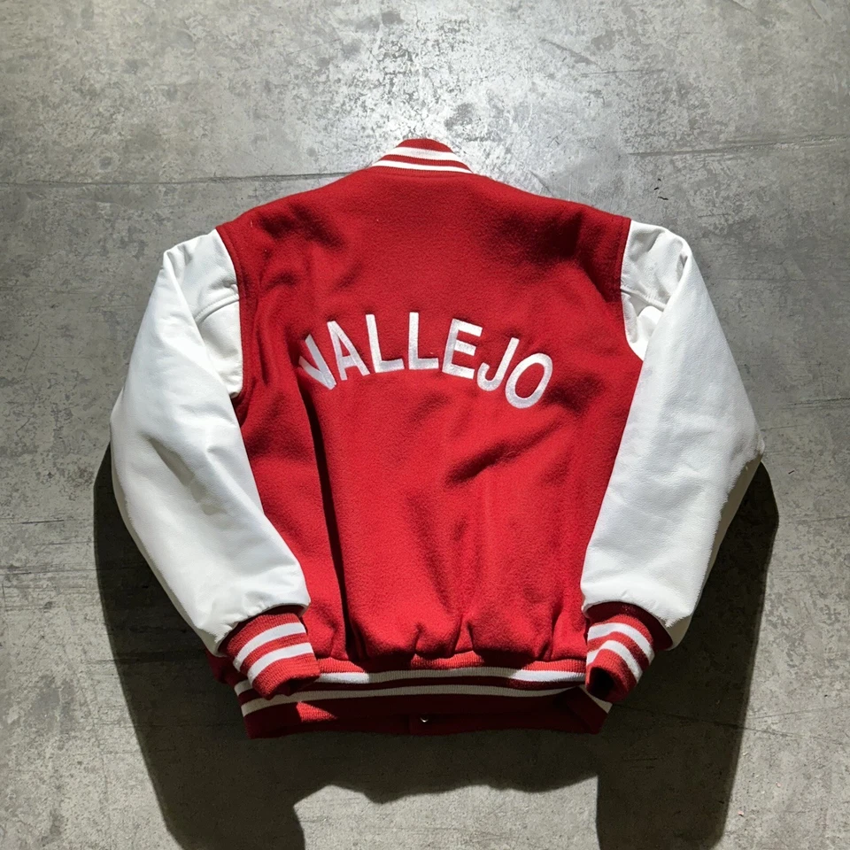 Chaqueta Letterman Vallejo Vintage Años 90 Hombre Talla Pequeña Roja Blanca Foto 4 de 4