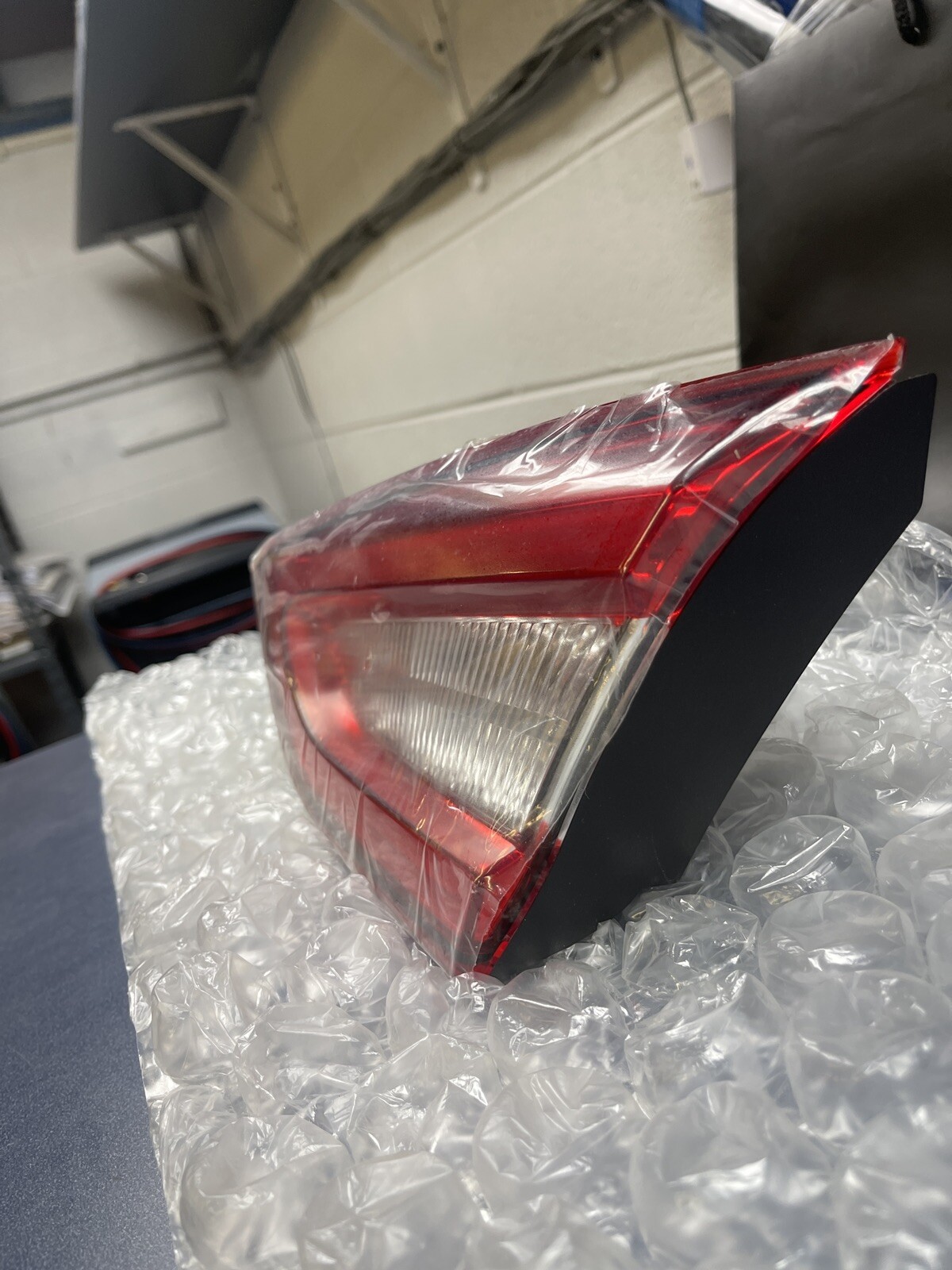 2014-2017 MASERATI QUATTROPORTE M156 OEM RIGHT INNER TAIL LIGHT LAMP 670009228