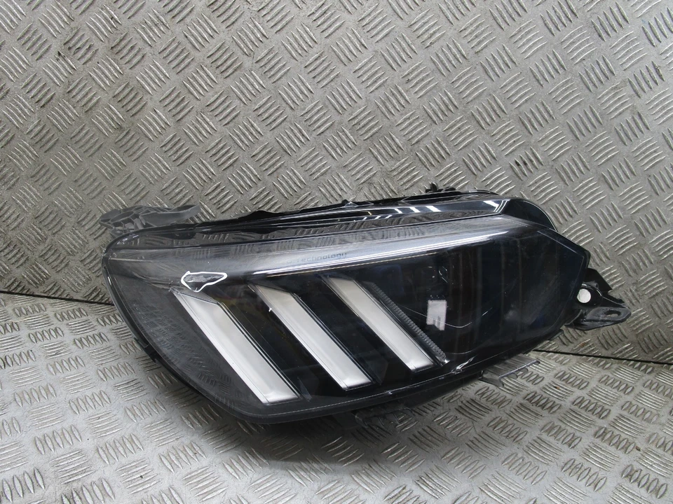 Faro delantero conductor peugeot 2008 gt puretech s/s 2022 9841642180 arañazos Foto 2 de 4