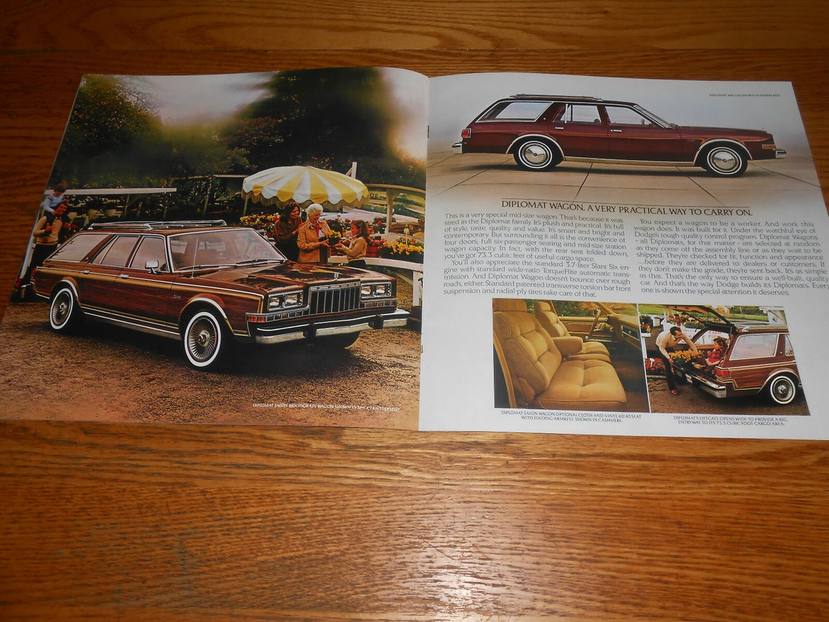 1981 DODGE DIPLOMAT HUGE ORIGINAL SHOWROOM BROCHURE / '81 SALES