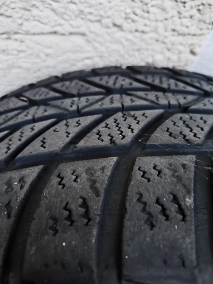 Winterreifen 225/45 R17 für BMW E90 - Bild 2 von 4