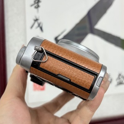 Fujifilm X100T 24.3 MP APS-C Digital Camera w/23mm f2 Lens Brown