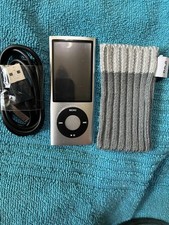 Silver Apple iPod nano 5th Generation digital media player Bundle iPod Sock Lead