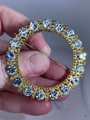 Wreath Circle Outline Clear Rhinestones HUGE Vintage Gold Brooch Pin M-3138