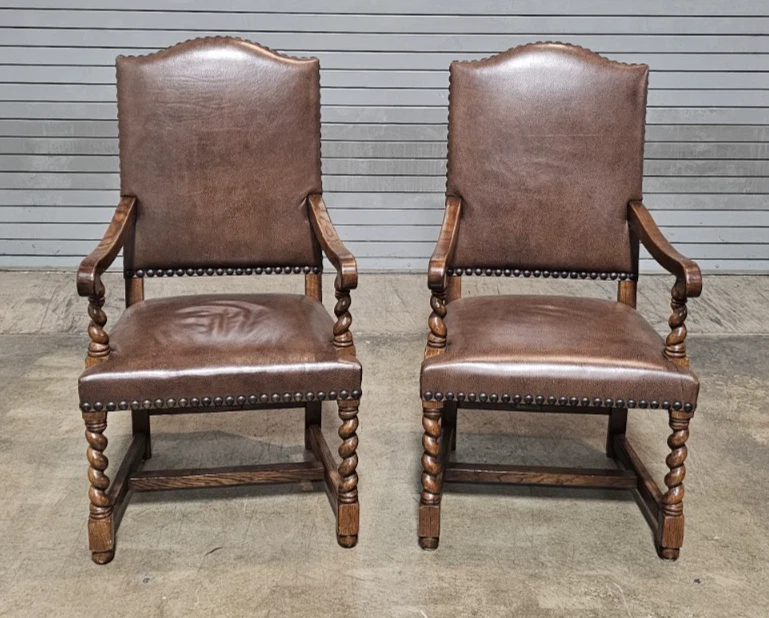 Par de sillones Stickley Antigüedades Roble Cuero Cebada Retorcido Aspecto Jacobiano Foto 2 de 4