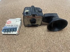 VINTAGE 1960s SPARTUS VANGUARD CAMERA w/ FLASH & BULB 