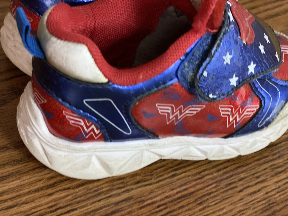 wonder woman shoes Size 7 - Image 3 of 4