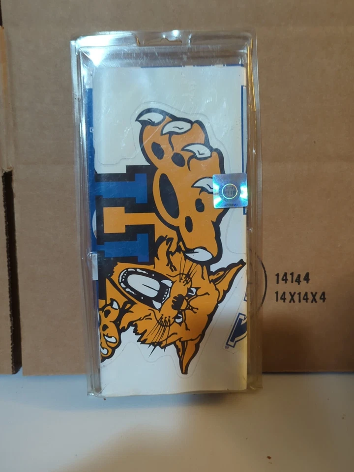 RoomMates U of K University of Kentucky Appliques RMK1105SCS - Image 2 of 2