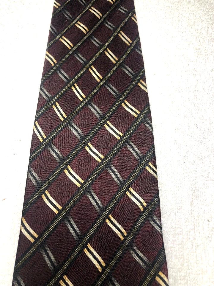 KILBURNE AND FINCH MENS TIE BURGUNDY WITH GOLD GRAY 4 x 60 - Image 3 of 4