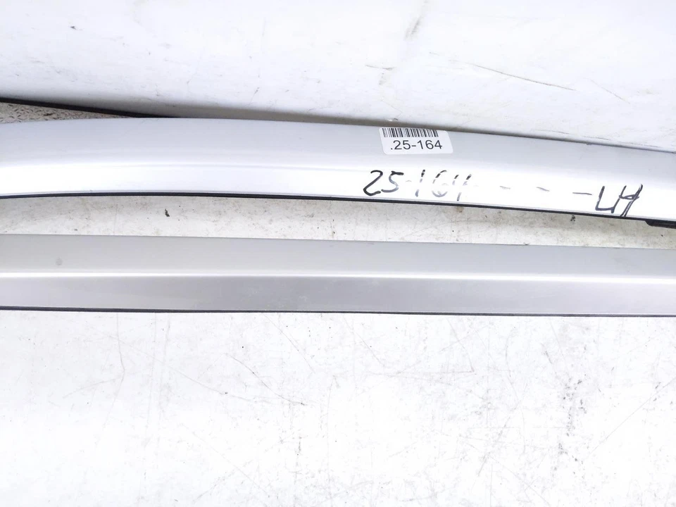 2015-2016 Honda Cr-V Driver & Passenger Luggage Roof Rails - Silver *Scratches* - Image 3 of 4