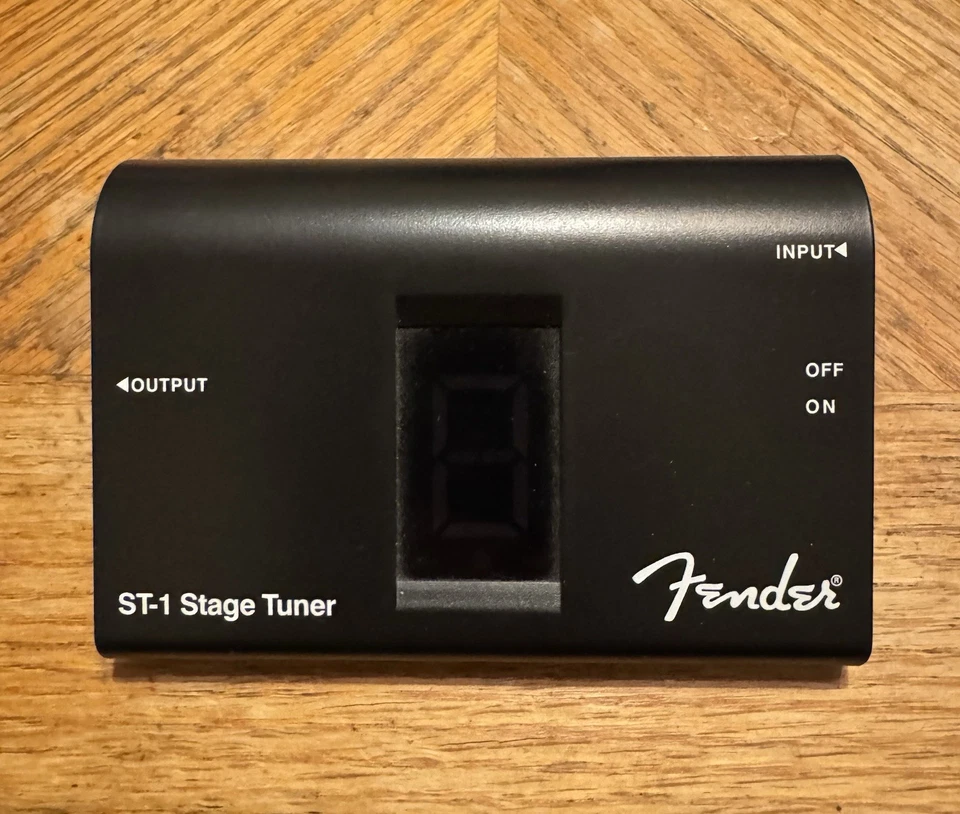 Bajo de guitarra StageTuner Fender automático cromático digital ST-1 con caja Foto 2 de 3