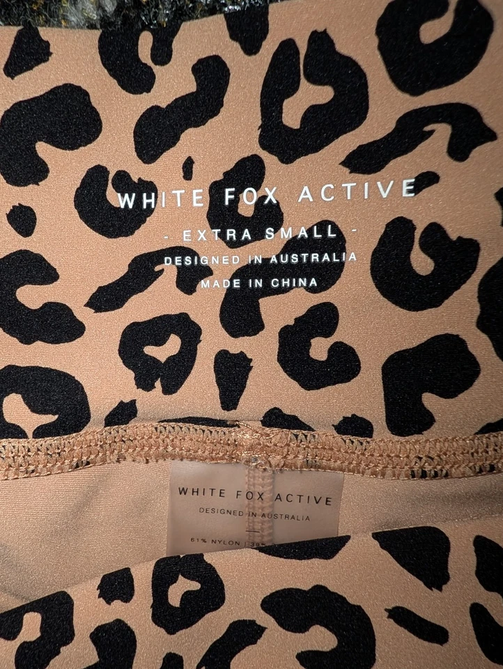 Shorts de motociclista White Fox Boutique ativo cintura alta estampa de leopardo bronzeado tamanho XS - Imagem 4 de 4