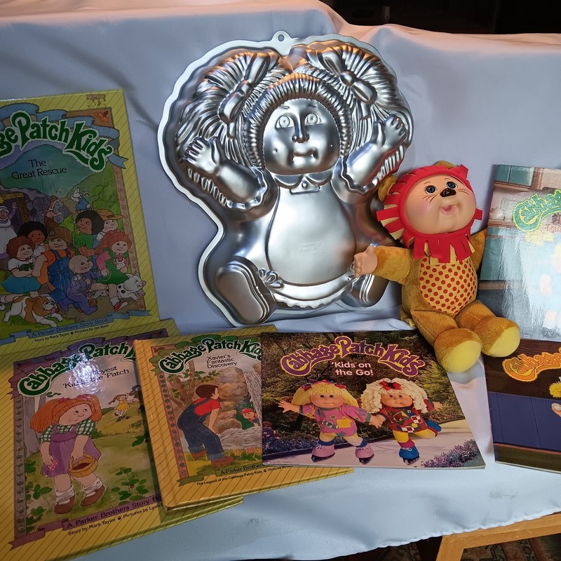 3 Vintage Cabbage Patch Kids Books 1984, Cake Pan And CPK Plushie, 3 1997 BOOKS