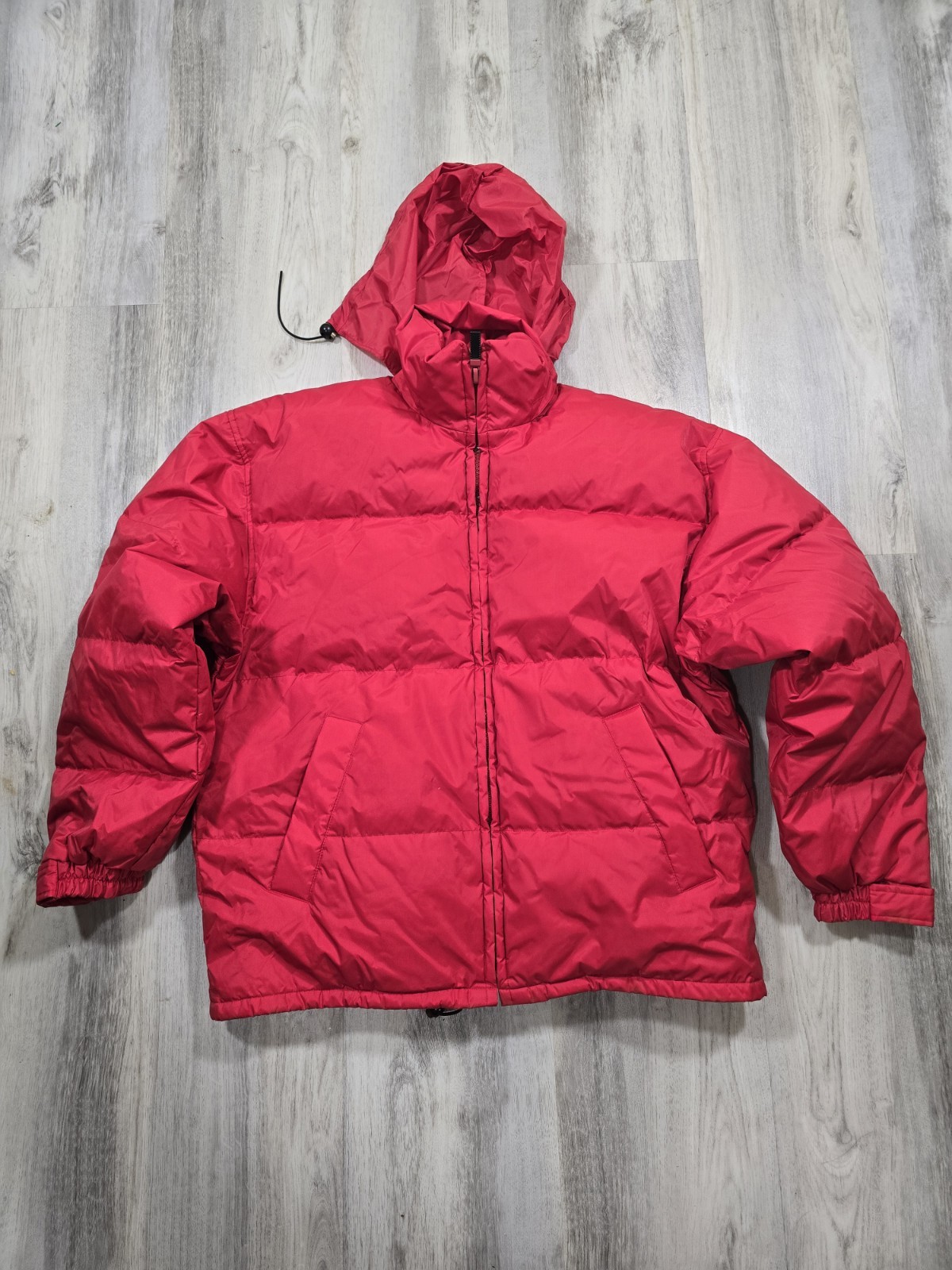 VTG Overkirk packable hooded puffer jacket for men in medium red nylon