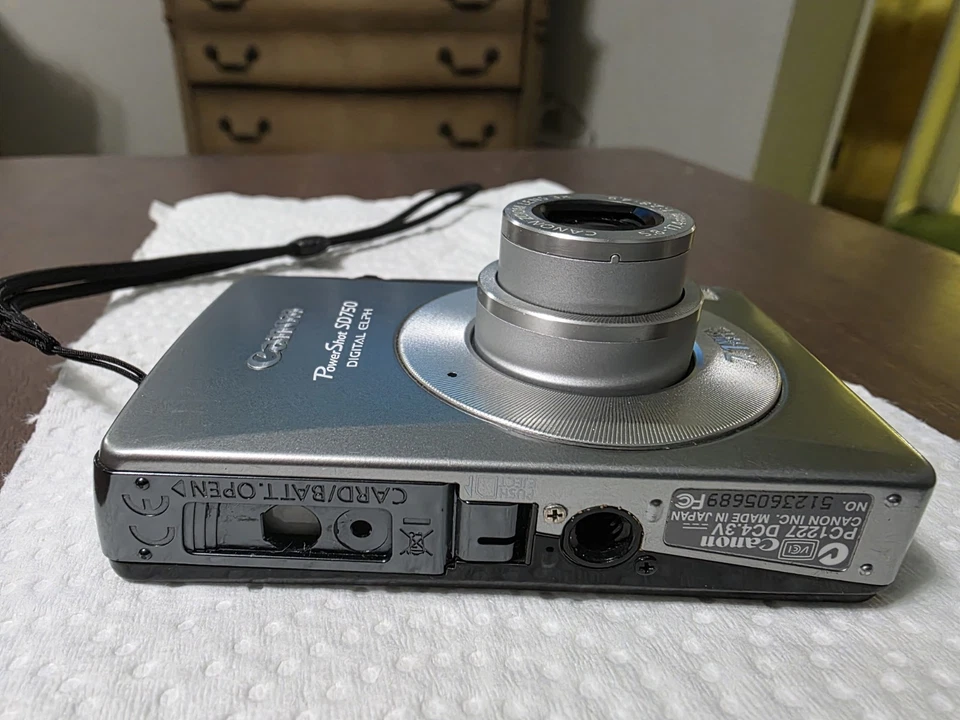 Canon PowerShot ELPH SD750-7.1 MP Digital Camera-SD Card & Charger-Tested  - Image 4 of 4