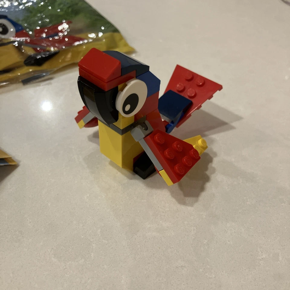 LEGO Creator 30472 Parrot, photo 2 of 5