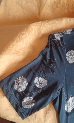 T-Shirt Damen von Fadenmeister, Größe 40, Viskose, grau-weißer Blumendruck - Bild 2 von 10