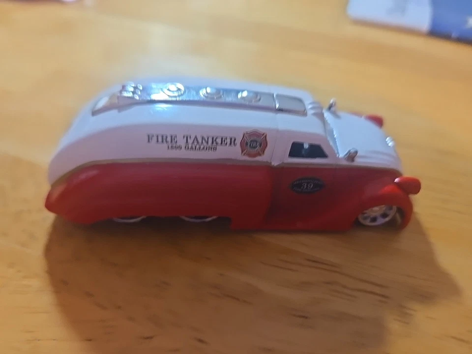 Jada D-Rods 2006 '39 Dodge Airflow Fire Tanker Red & White Diecast 1/64 Scale - Image 3 of 4