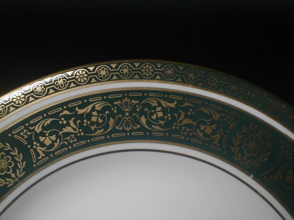 Royal Doulton Bone China Vanborough H4992 6.5" 16.5cm Tea Side Bread Plate - Image 3 of 4