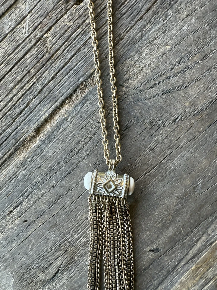 Collar largo funky colgante de piedra con flecos de latón encalado Silpada de 34 pulgadas usado en excelente estado Foto 4 de 4