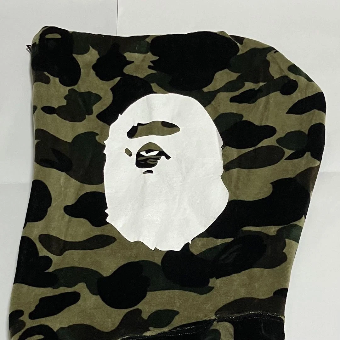 A BATHING APE (BAPE) Felpa con cappuccio A BATHING APE 24 carati in velluto modello mimetico con grande logo scimmia