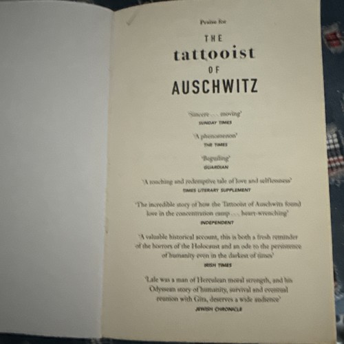 THE TATTOOIST OF AUSCHWITZ story of Lale Sokolov. Incredible book - Picture 3 of 13