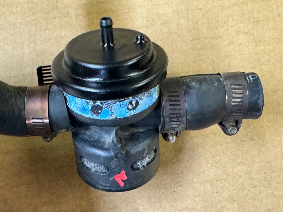 Оригинальные обратные клапаны отводного клапана выхлопной системы насоса смога 87-93 Ford Mustang - Изображение 2 из 4