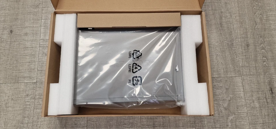 NetGear 24-Port Gigabit PoE+ Smart ProSAFE Switch GS728TP-200EUS - Image 4 of 4