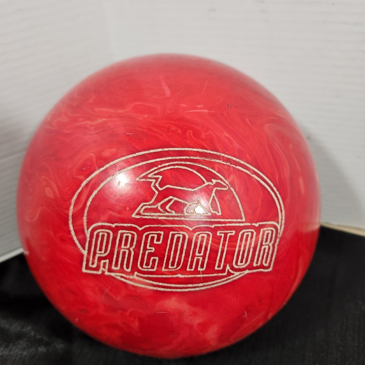 Ebonite PREDATOR 15 Pounds Red Fire Ball Looking Bowling Ball