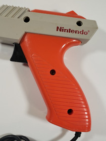 Nintendo Entertainment System [NES-005] Original Orange Zapper Light Gun 1985