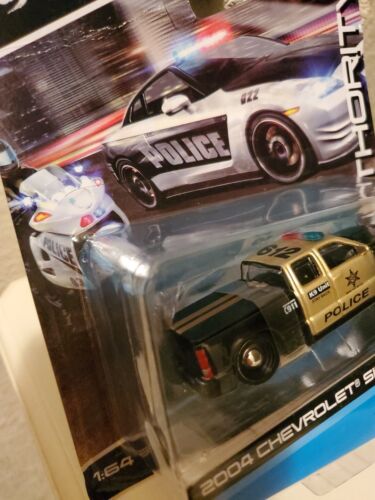 Maisto 2004 Chevrolet Silverado SS Police Truck. Fantastic Display Condition!!!! - Picture 4 of 4