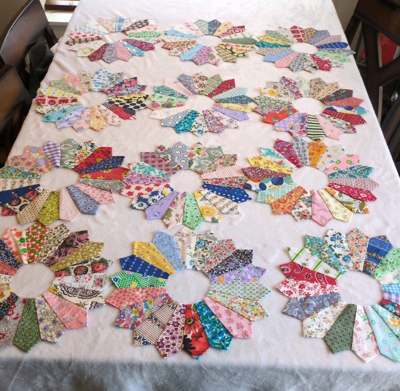 LG 13 In Dresden Plate Quilt Blocks Vintage Cotton