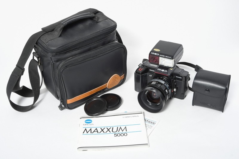 Minolta Maxxum 5000 AF Film Camera 35-70 Zoom + Flash, Manuals & Bag