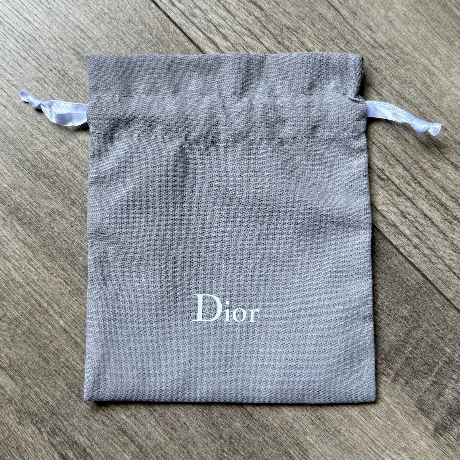 Dior haut cordon petit sac à poussière bijoux gris blanc luxe rangement voyage 5x6