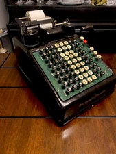 Antique c.1925 Burroughs Portable Manual Hand Crank Adding Machine / Calculator 