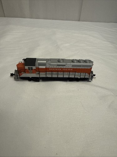 Atlas escala N 46572 Western Pacific WP EMD GP-35 diésel loco #3010  | Condition: Used