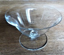 Coupe à champagne ancienne cristal de Baccarat forme tulipe sobre Art Déco signé