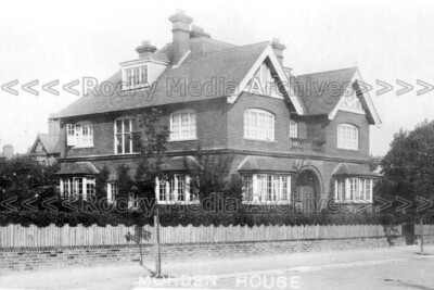 frr-89 Unidentified Mordern House in Surrey, Unlocated. Foto