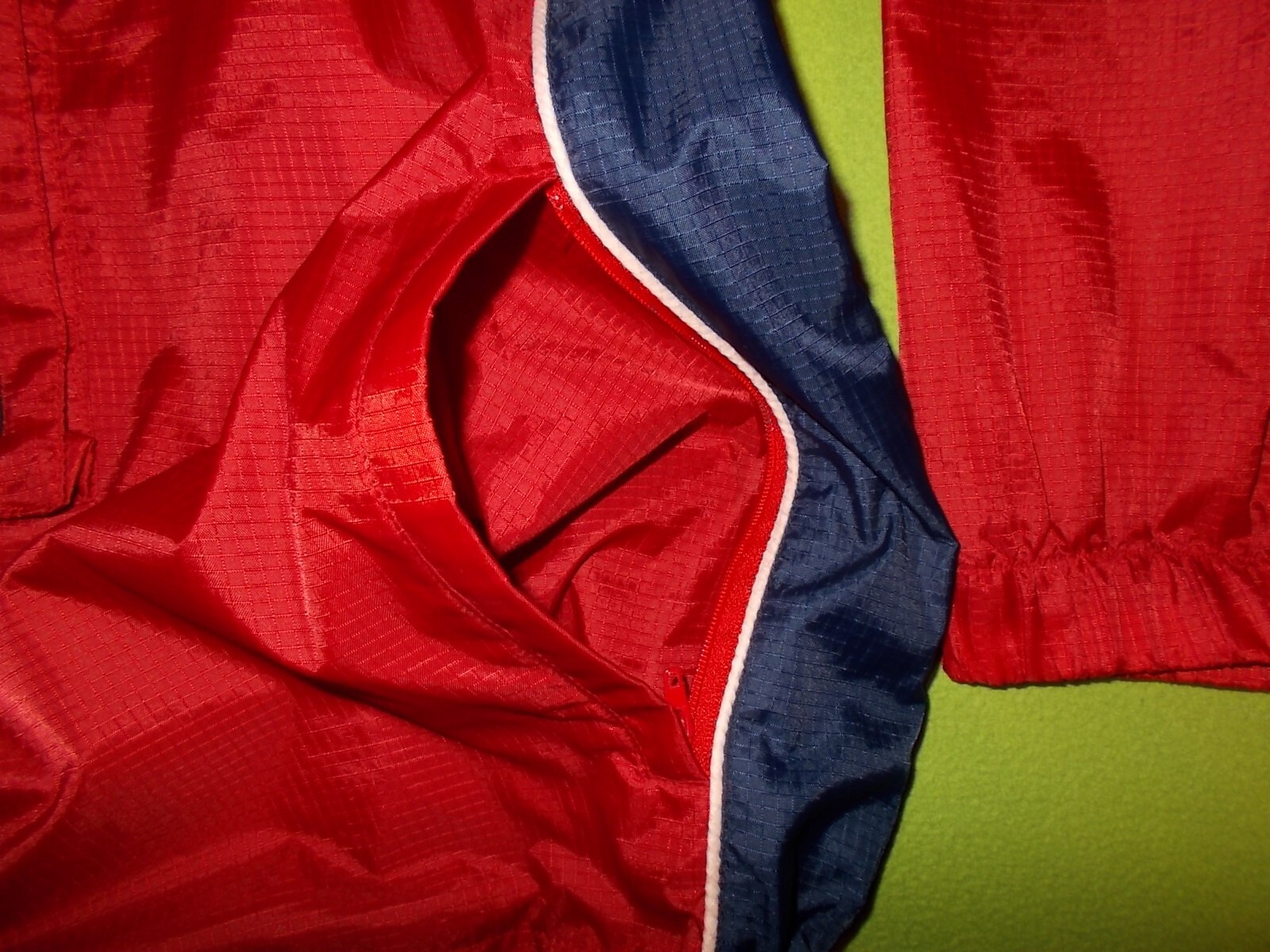 Giacca Anorak FILA (S) PERFETTA!!! Giacca da pista con cappuccio ROSSO WINDCHEATER