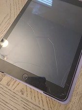 Apple iPad 6th Gen. 32GB, Wi-Fi, 9.7in - Silver - CRACKED SCREEN