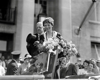 Amelia Earhart Photo 8X10 - Parade Flowers 1932 